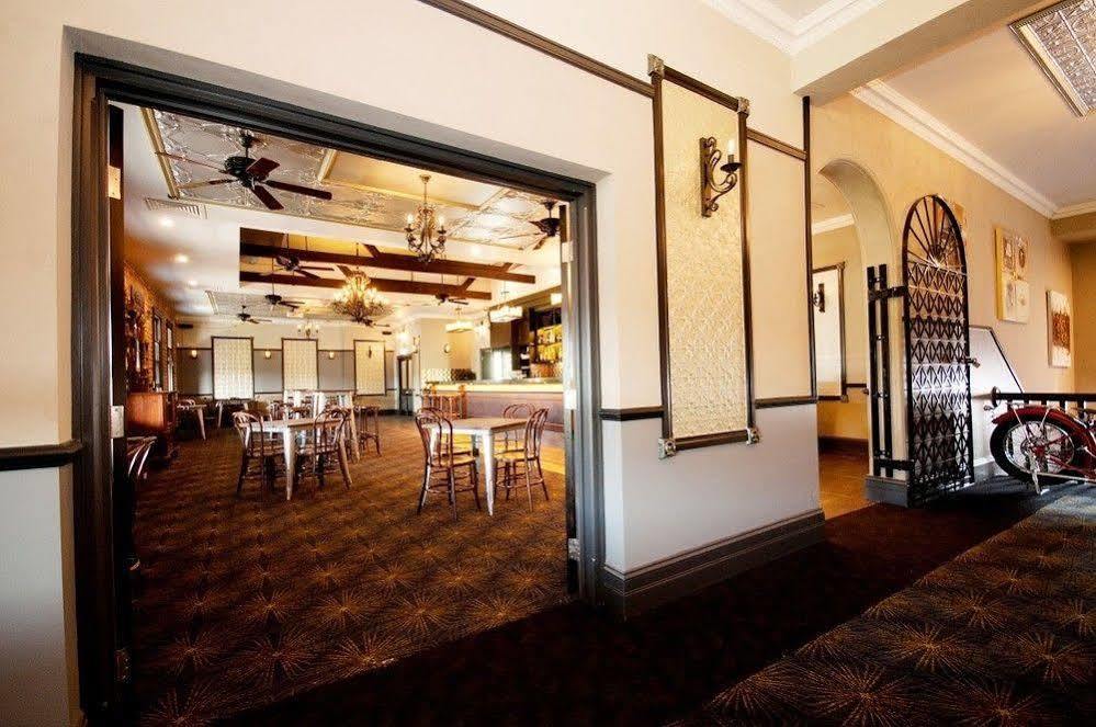 Prince Of Wales Hotel, Банбери Экстерьер фото